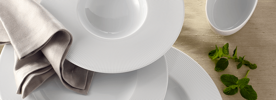 Corby Hall Raio Square Plate Catalog Number: 051 0015 | Dimensions: 11 in (28 cm)
